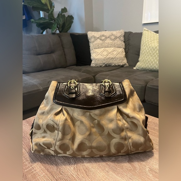 AUTHENTIC COACH PURSE & NECK SCARF - Picture 2 of 3